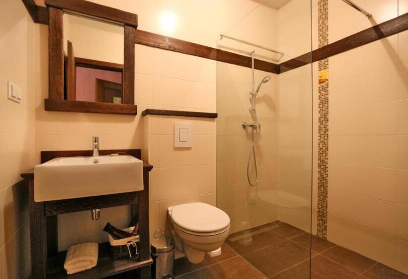 استودیوی استاندارد, Pomona Relaxing Nature Guest House