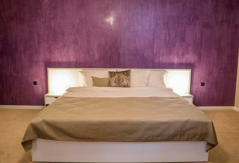 اتاق لوکس, Casino Motel Senator