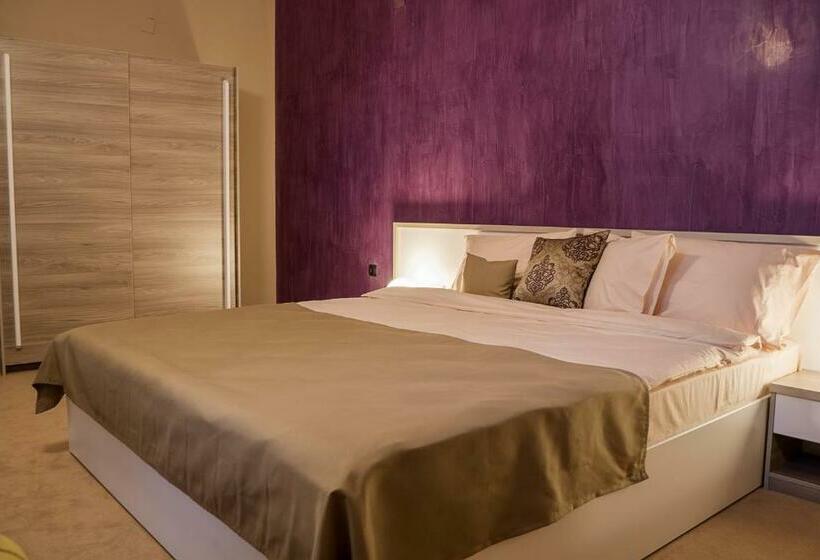 اتاق لوکس, Casino Motel Senator