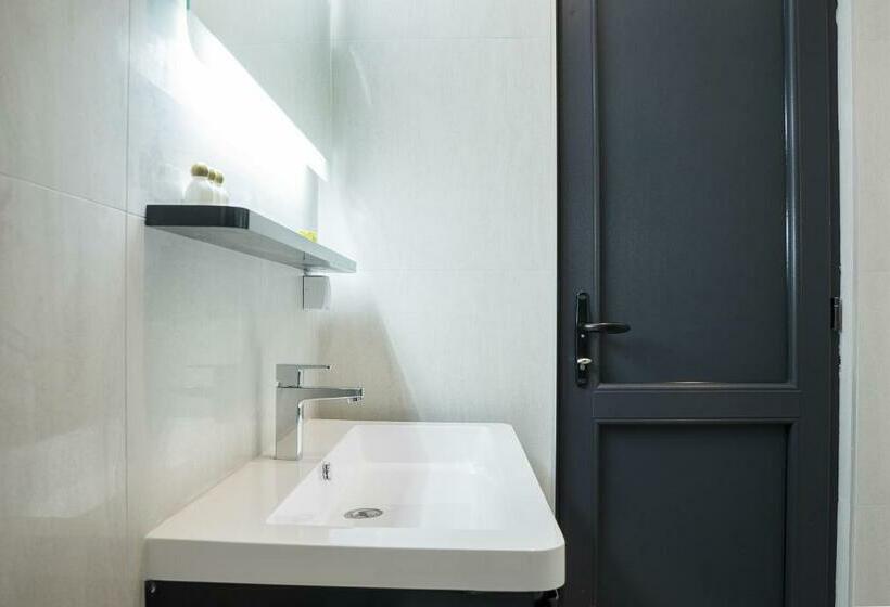 اتاق لوکس, Casino Motel Senator