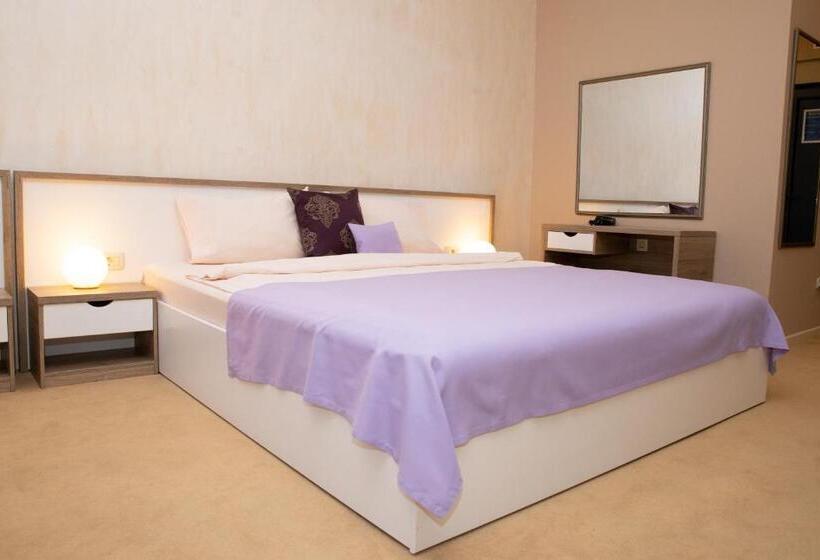 اتاق لوکس, Casino Motel Senator