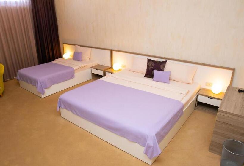 اتاق لوکس, Casino Motel Senator