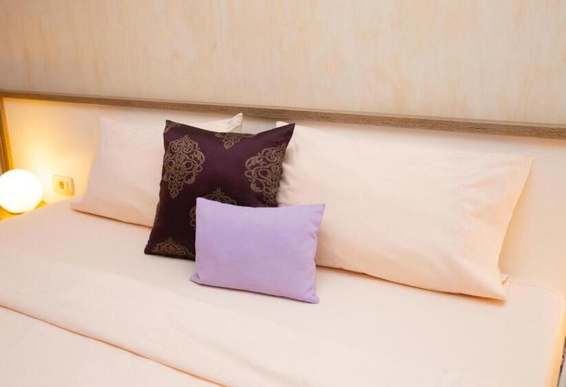 اتاق لوکس, Casino Motel Senator