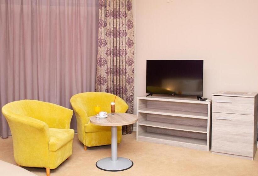 اتاق لوکس, Casino Motel Senator