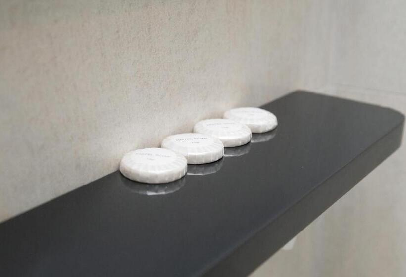 اتاق لوکس خانوادگی, Casino Motel Senator