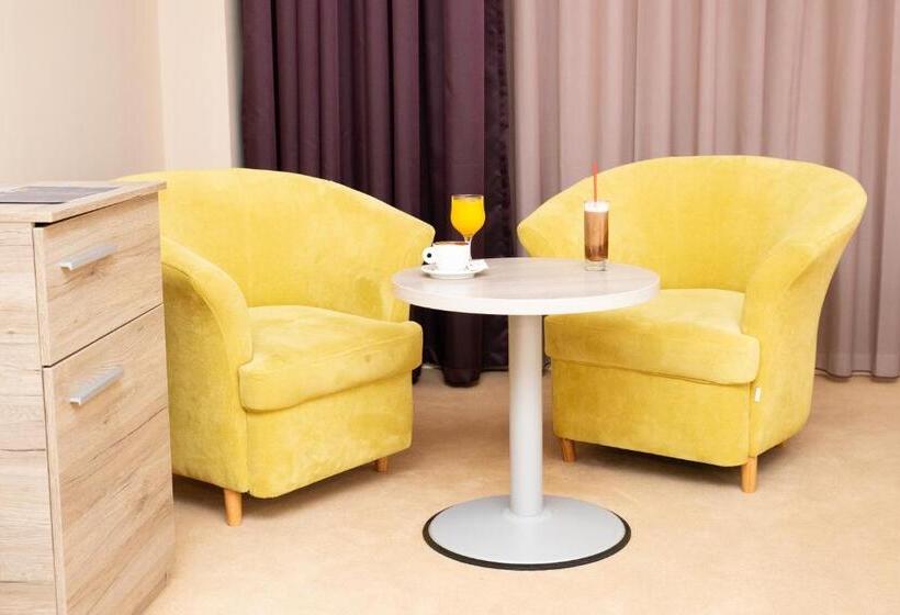 Deluxe Family Room, Casino Motel Senator