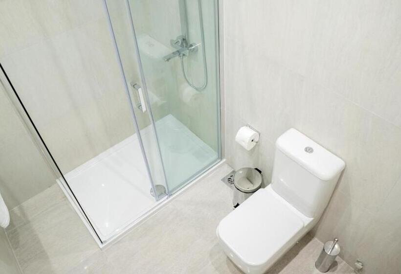 اتاق لوکس خانوادگی, Casino Motel Senator