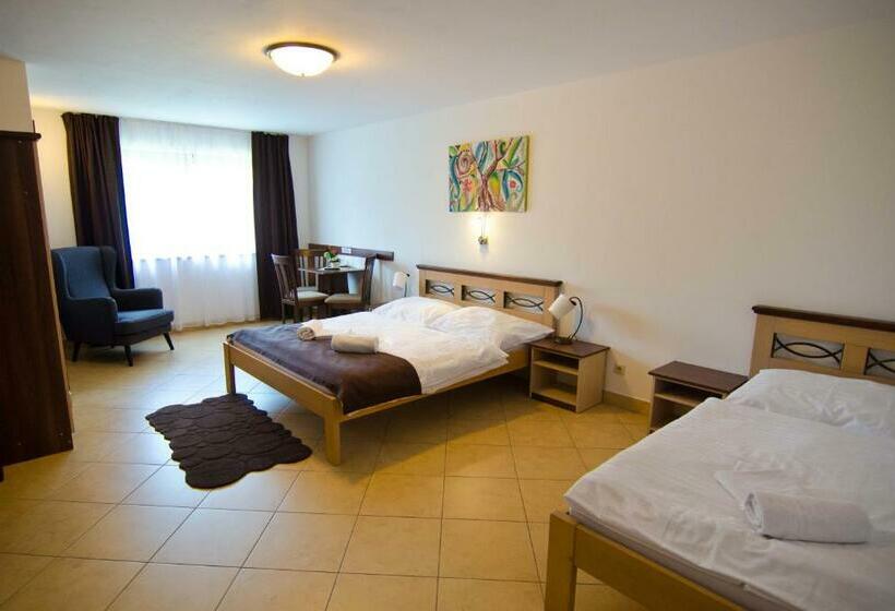 اتاق استاندارد سه نفره, Garni Hotel Fatra