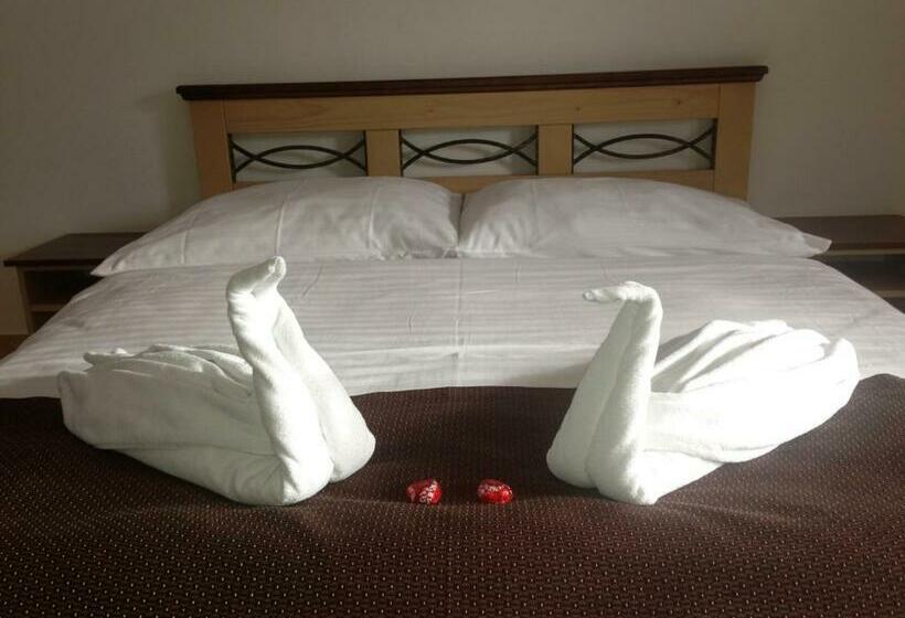 اتاق استاندارد سه نفره, Garni Hotel Fatra