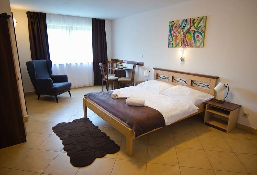 اتاق استاندارد سه نفره, Garni Hotel Fatra