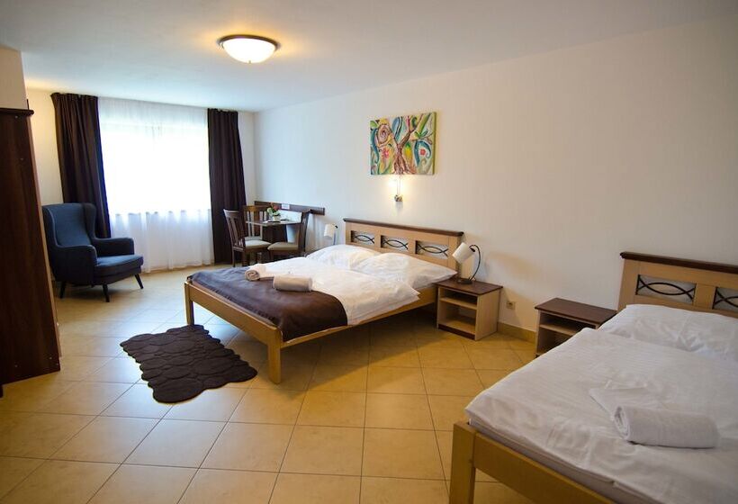 اتاق استاندارد سه نفره, Garni Hotel Fatra