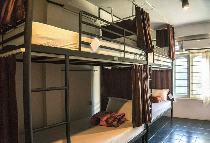 تختخواب در اتاق مشترک, Hostel 9