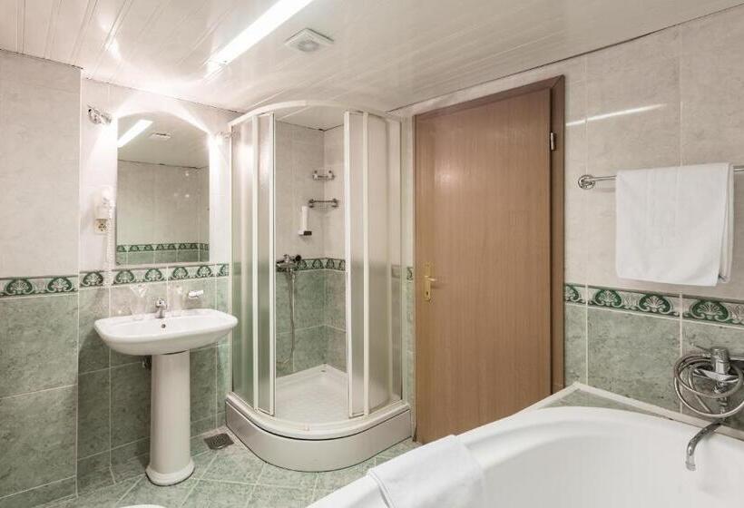 اتاق لوکس با وان آب گرم, Bistra, Resort Mavrovo