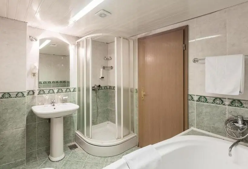 اتاق لوکس با وان آب گرم, Bistra, Resort Mavrovo