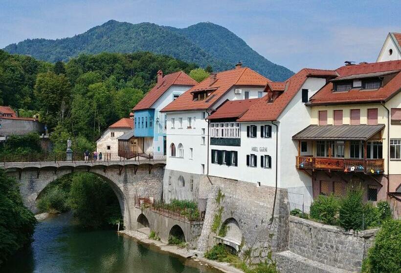 اتاق خانوادگی, Garni Paleta