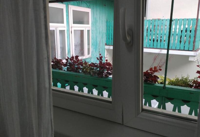 اتاق خانوادگی, Garni Paleta