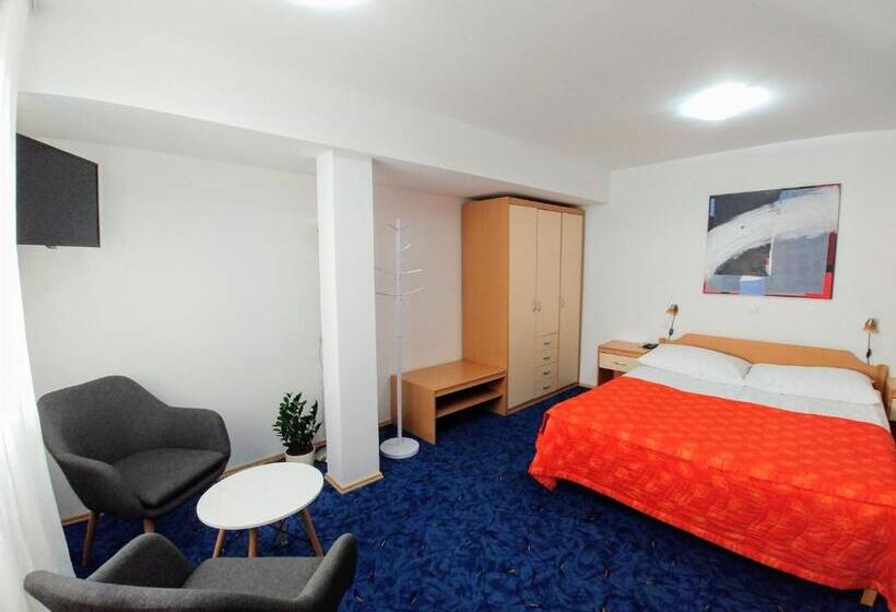 اتاق خانوادگی, Garni Paleta