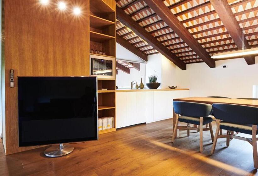 سوییت لوکس, Gredič