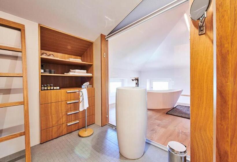 سوییت لوکس, Gredič