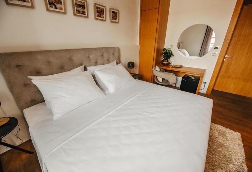 اتاق استاندارد, Gredič