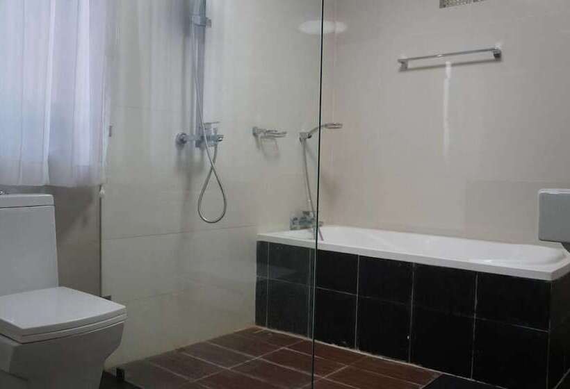 اتاق لوکس, Highland Lodge