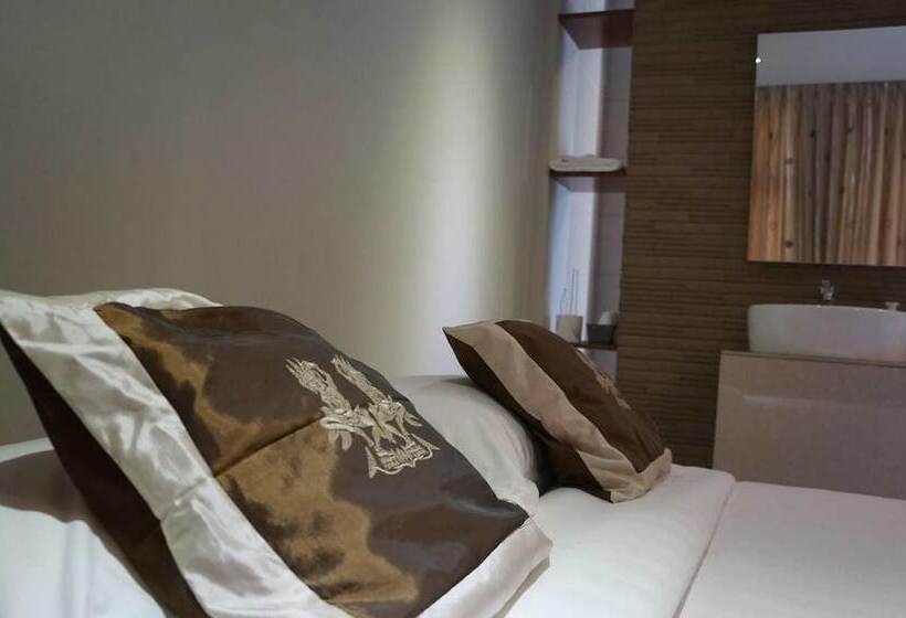 اتاق لوکس, Highland Lodge