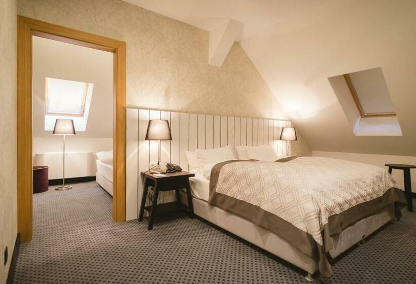 家庭间, Pod Lipou Resort