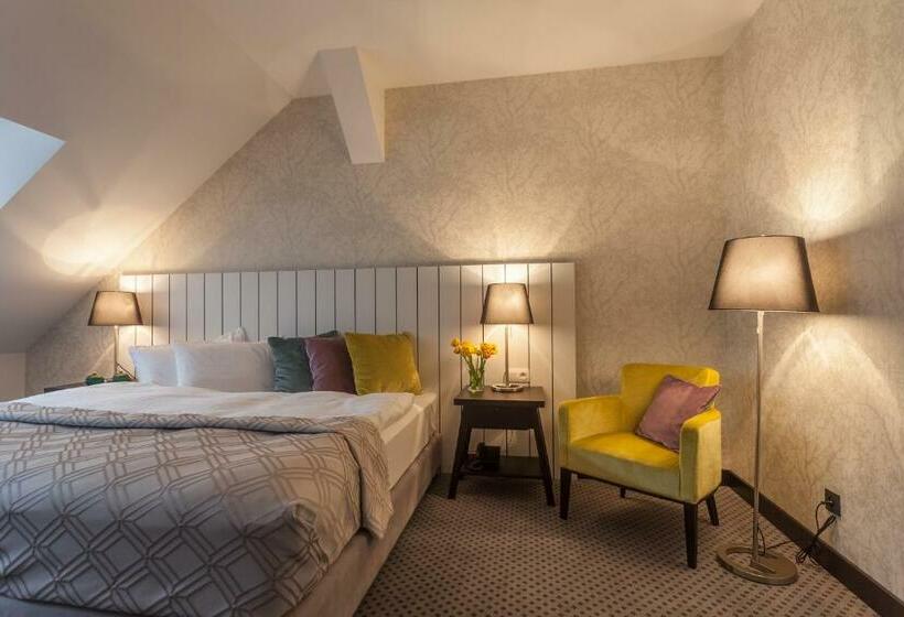 标准间, Pod Lipou Resort