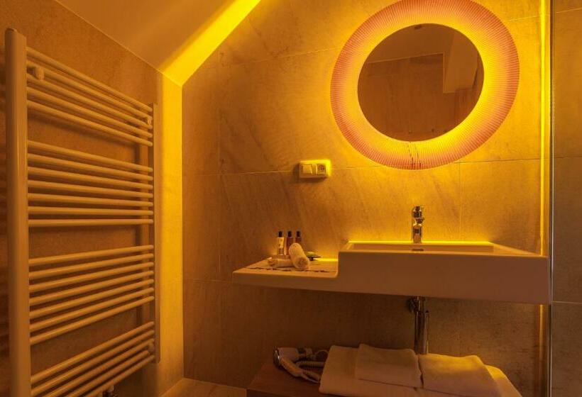 家庭间, Pod Lipou Resort