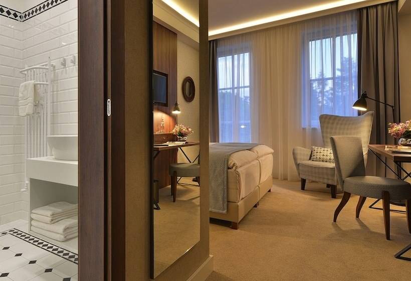 标准间, Pod Lipou Resort