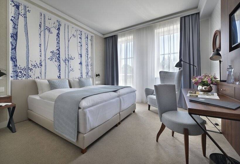 标准间, Pod Lipou Resort