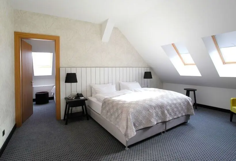Perhehuone, Pod Lipou Resort