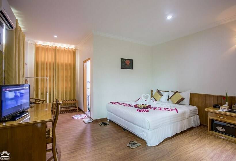 اتاق لوکس, Rich