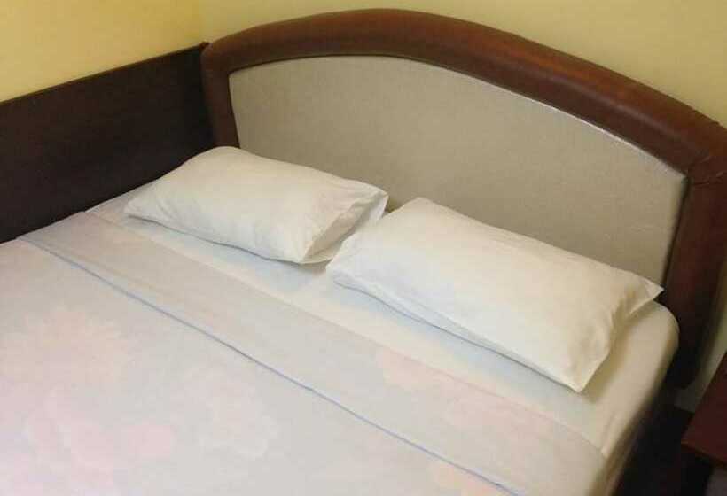 Deluxe Room, Royal 74