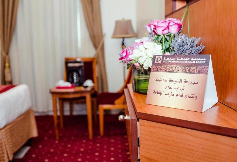 חדר סטנדרט לשלושה, Sama Al Deafah