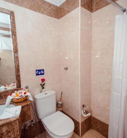 חדר סטנדרט לשלושה, Sama Al Deafah