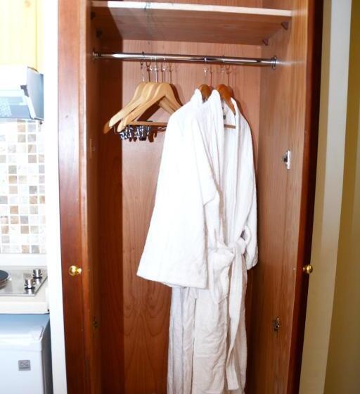 חדר סטנדרט לארבעה, Sama Al Deafah