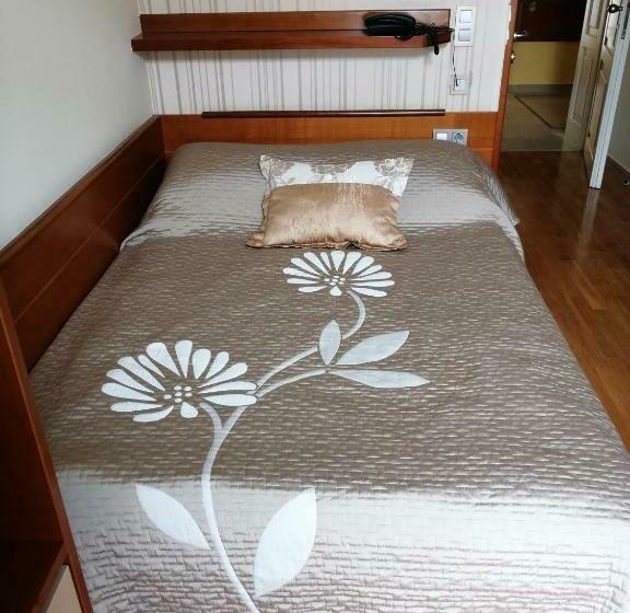 اتاق استاندارد یک نفره, Slatina Superior