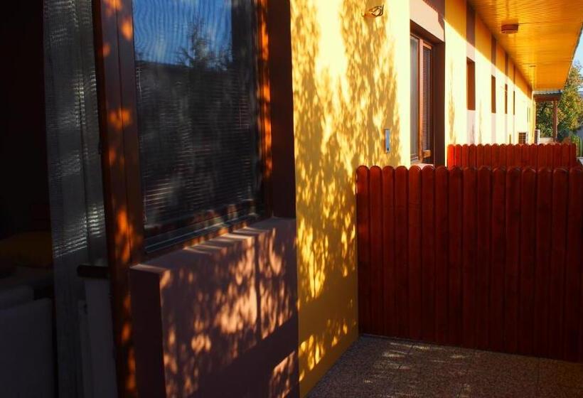 컴포트 룸, Slnecny Dvor