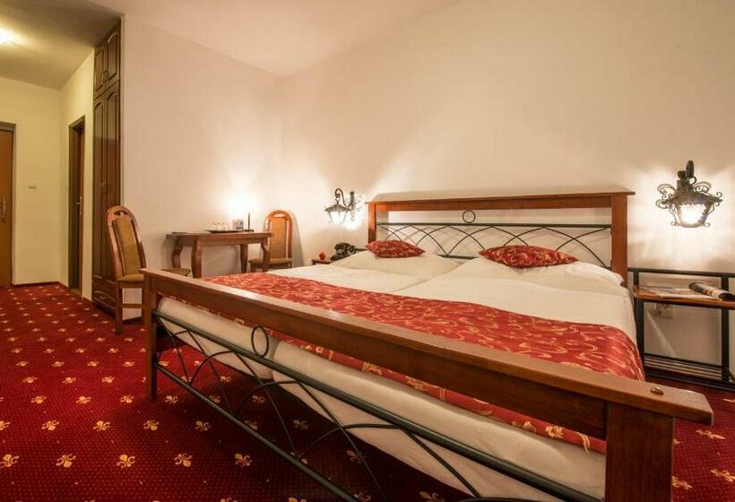 标准间, Svatojansky Kastiel