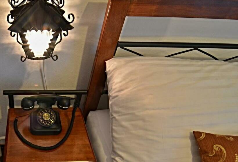 标准间, Svatojansky Kastiel