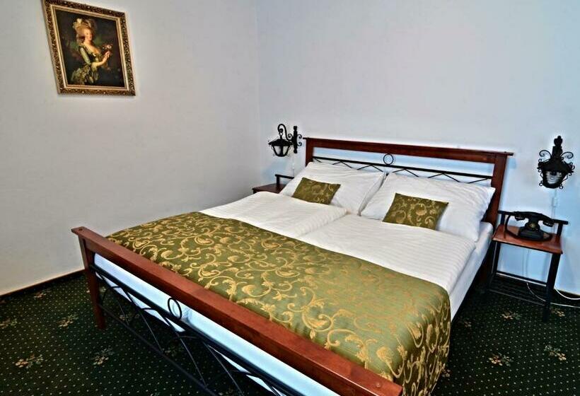 标准间, Svatojansky Kastiel