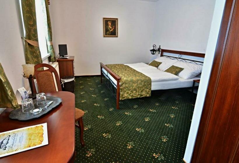 标准间, Svatojansky Kastiel