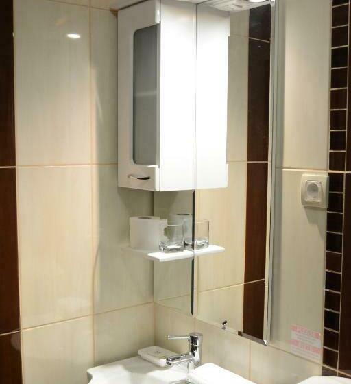 استودیو استاندارد با تخت کینگ, Treff