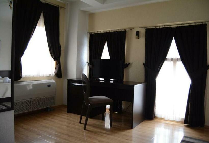 استودیو استاندارد با تخت کینگ, Treff