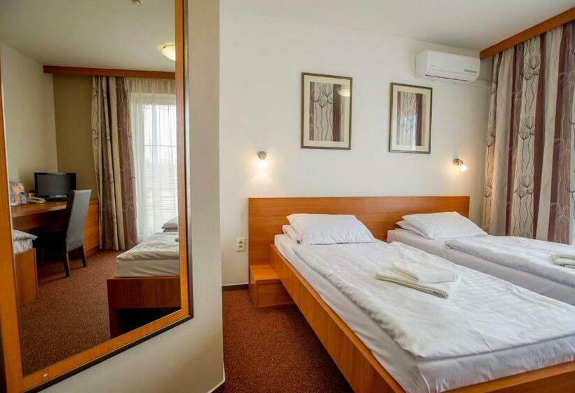 Номер Стандарт Трехместный, Wellness Hotel Thermal