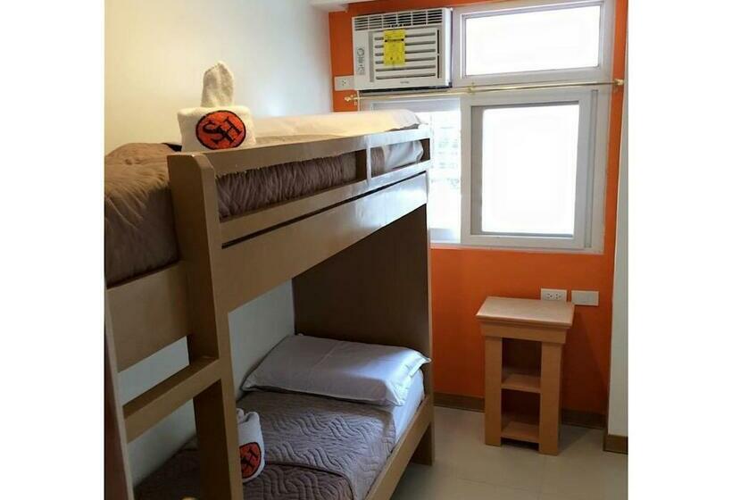 اتاق استاندارد با سرویس بهداشتی مشترک, Stone House Hotel Pasay