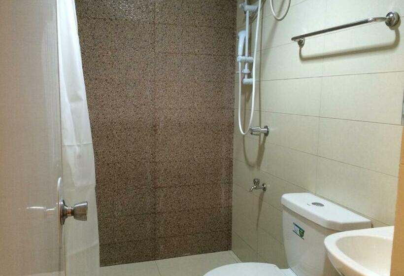 اتاق استاندارد چهار تخته, Stone House Hotel Pasay