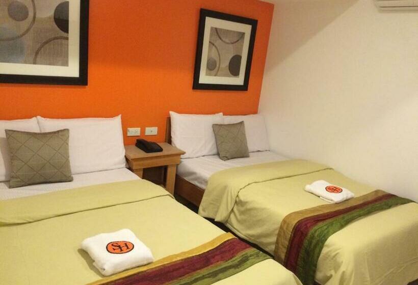 اتاق استاندارد چهار تخته, Stone House Hotel Pasay