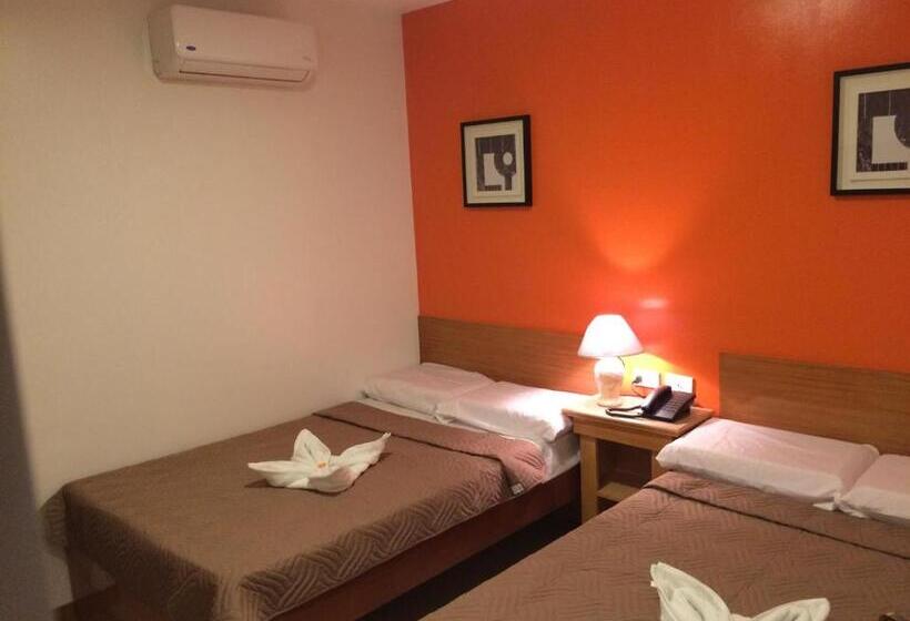 Четырехместный Номер Стандарт, Stone House Hotel Pasay